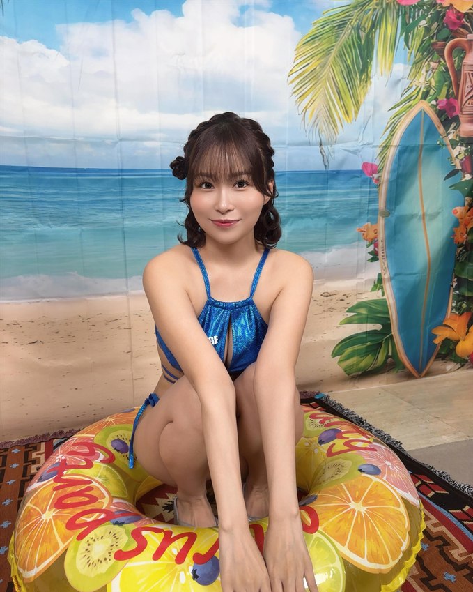 Kawai Asuna ลุคชุดว่ายน้ำ