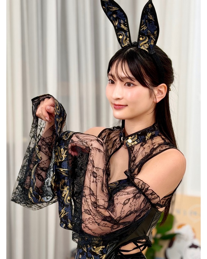 Honjo Suzu (本庄鈴) ลุคลูกไม้สีดำจาก Instagram @honjo_suzu